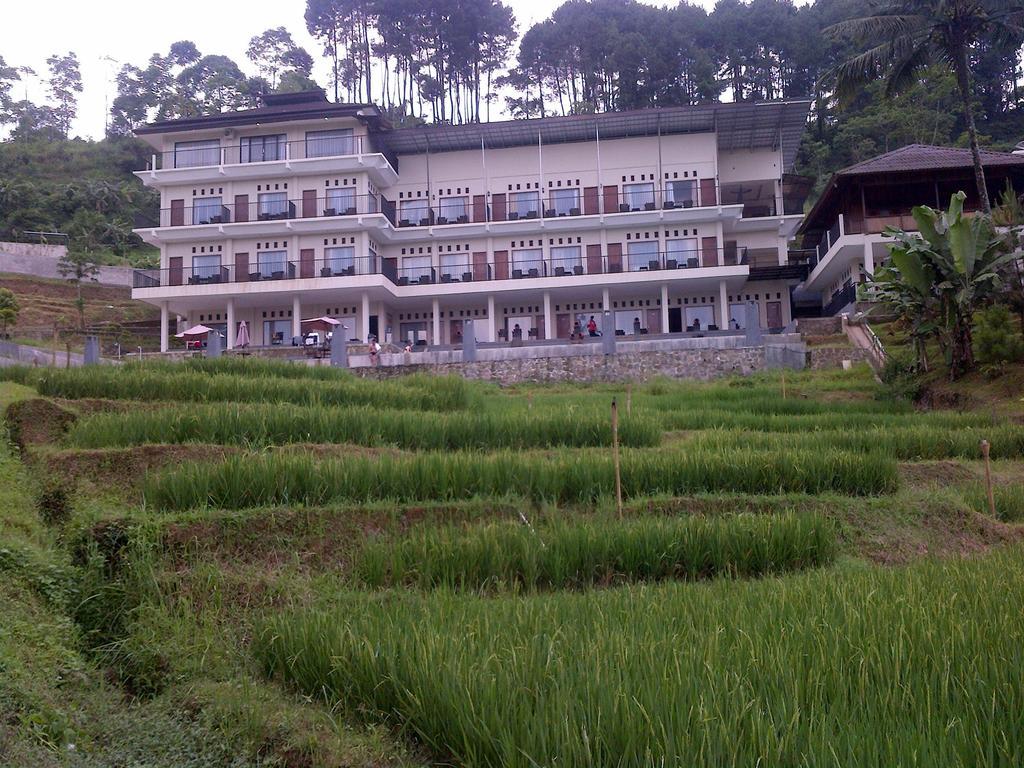 Santa Monica Hotel And Convention Ciherangsating Exterior photo