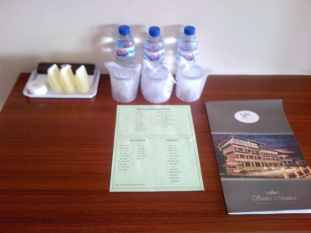 Santa Monica Hotel And Convention Ciherangsating Room photo
