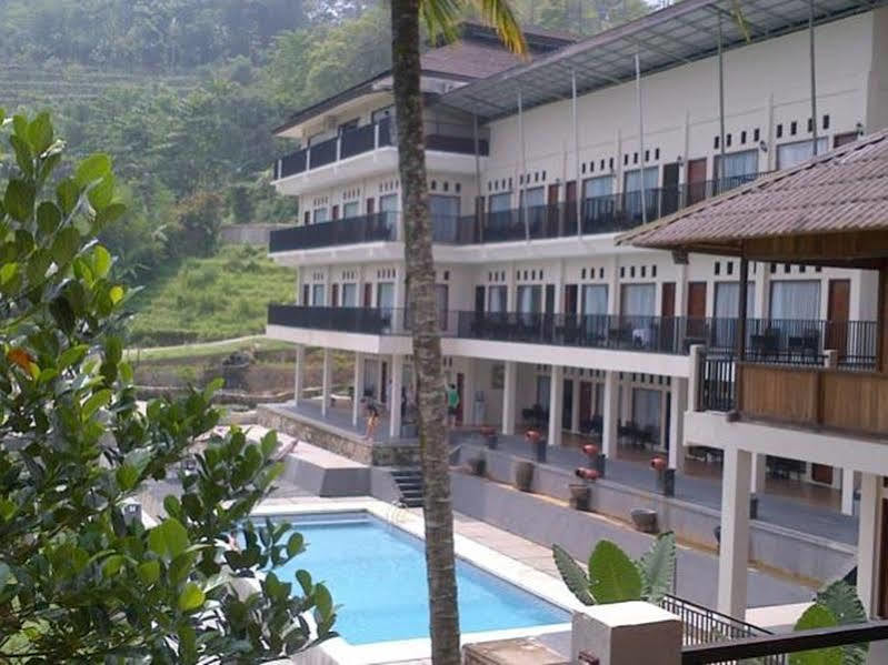Santa Monica Hotel And Convention Ciherangsating Exterior photo